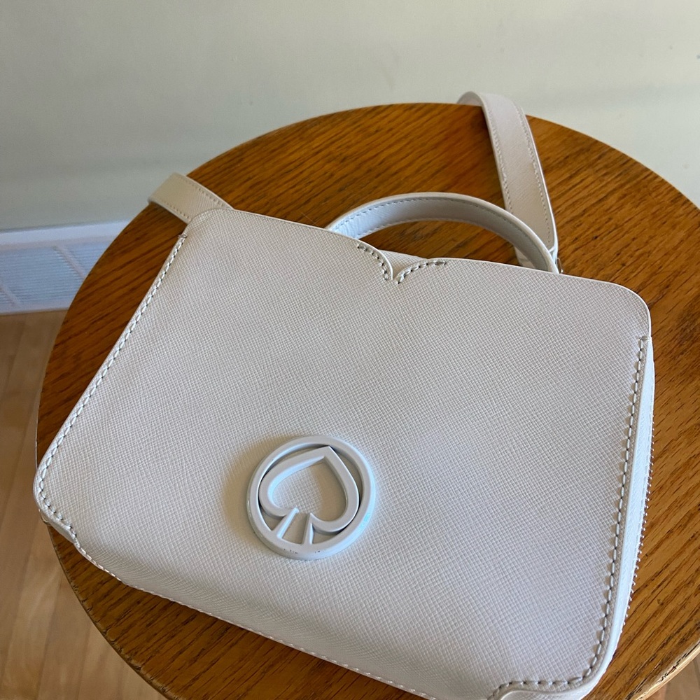 Kate Spade Ivory Heart-Top Crossbody Elegant White Mini Top Zip Vanity Handbag - Picture 1 of 6